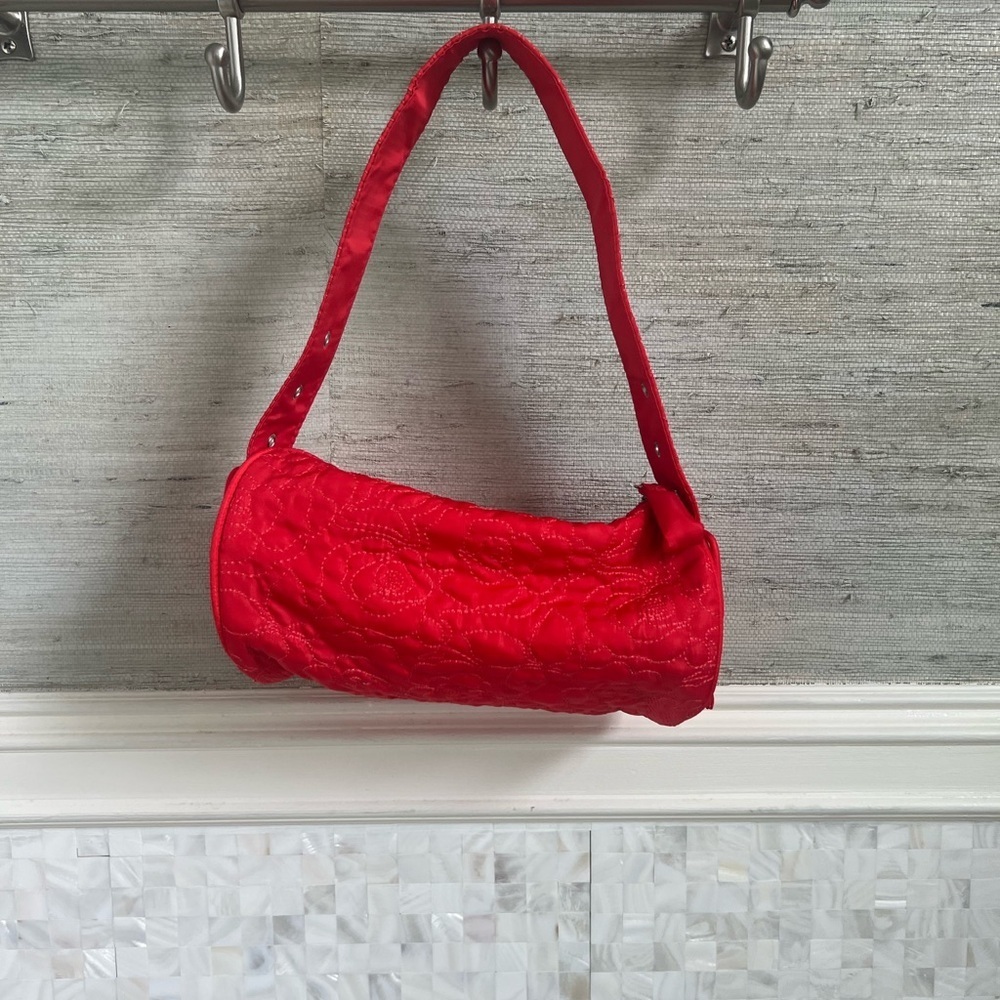 New Anthropologie quilted barrel bag red floral quilt design shoulder cloth - Picture 10 of 17